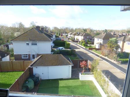 4 bedroom Semi-detached house to let in Abbots Close, Brentwood, CM15