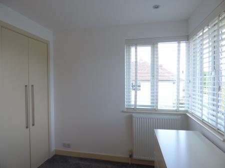 4 bedroom Semi-detached house to let in Abbots Close, Brentwood, CM15