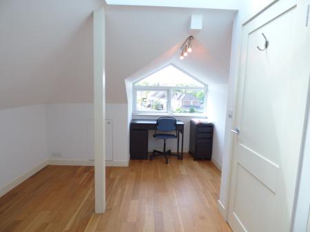 4 bedroom Semi-detached house to let in Abbots Close, Brentwood, CM15