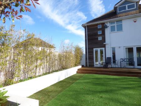 4 bedroom Semi-detached house to let in Abbots Close, Brentwood, CM15