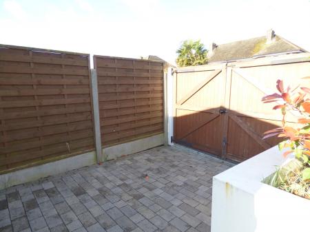 4 bedroom Semi-detached house to let in Abbots Close, Brentwood, CM15