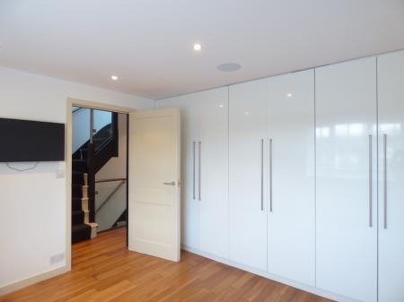 4 bedroom Semi-detached house to let in Abbots Close, Brentwood, CM15