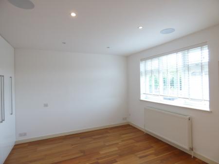 4 bedroom Semi-detached house to let in Abbots Close, Brentwood, CM15