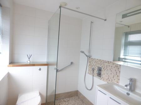 4 bedroom Semi-detached house to let in Abbots Close, Brentwood, CM15