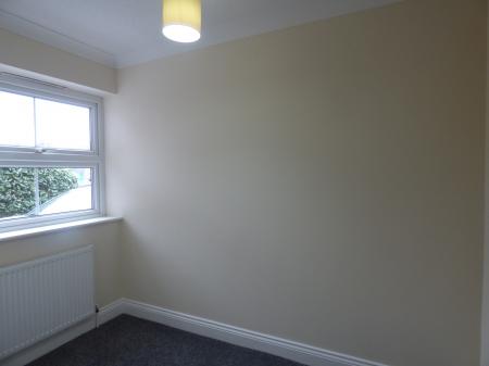 2 bedroom Flat to let in Junction Road, Brentwood, CM14