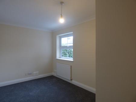 2 bedroom Flat to let in Junction Road, Brentwood, CM14