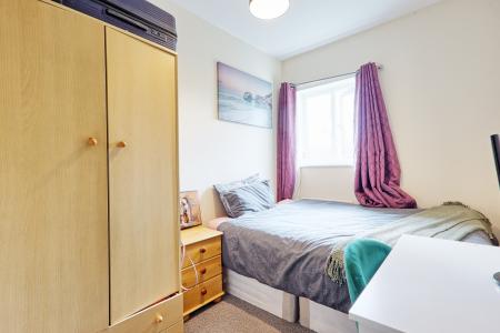 2 bedroom Flat for sale in Beeston Courts, Laindon, Basildon, SS15