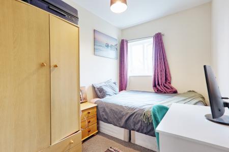 2 bedroom Flat for sale in Beeston Courts, Laindon, Basildon, SS15