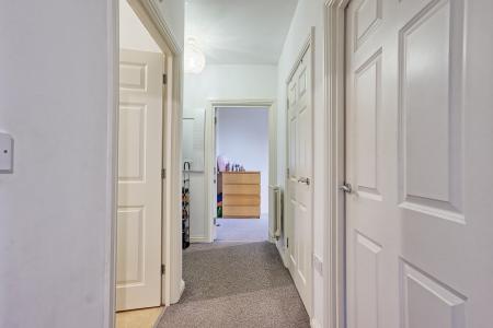 2 bedroom Flat for sale in Beeston Courts, Laindon, Basildon, SS15