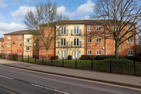 2 bedroom Flat for sale in Beeston Courts, Laindon, Basildon, SS15