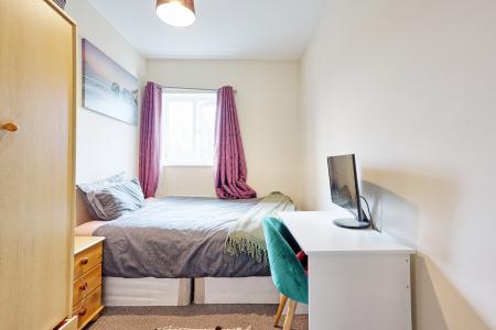 2 bedroom Flat for sale in Beeston Courts, Laindon, Basildon, SS15