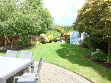 4 bedroom Semi-detached house to let in Western Road, Leigh-on-Sea, SS9