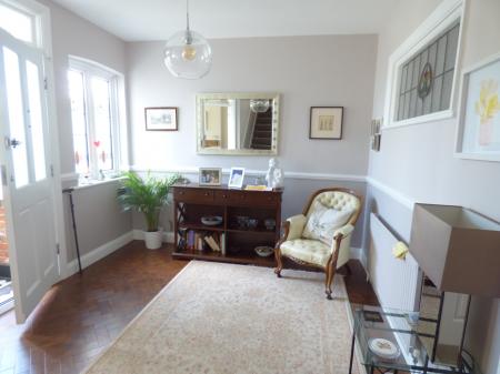 4 bedroom Semi-detached house to let in Western Road, Leigh-on-Sea, SS9