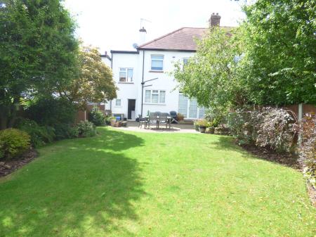4 bedroom Semi-detached house to let in Western Road, Leigh-on-Sea, SS9