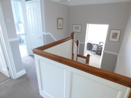 4 bedroom Semi-detached house to let in Western Road, Leigh-on-Sea, SS9