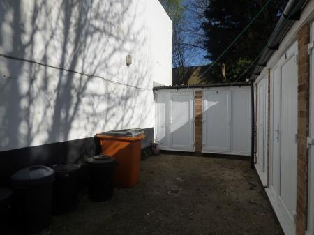 2 bedroom Flat for sale in Radford Way, Billericay, CM12