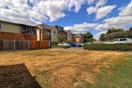 1 bedroom Apartment for sale in St Georges Court, Romford, RM1