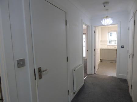 2 bedroom Flat to let in Southend Road, Stanford-le-Hope, SS17