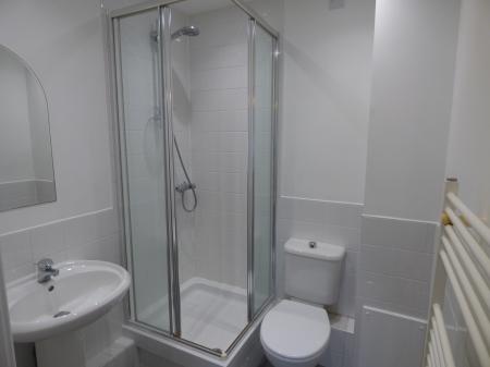 2 bedroom Flat to let in Southend Road, Stanford-le-Hope, SS17