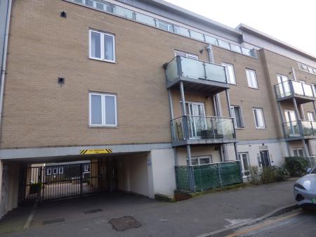 0 bedroom Studio flat to let in Brunel House, St James Road, Brentwood, CM14