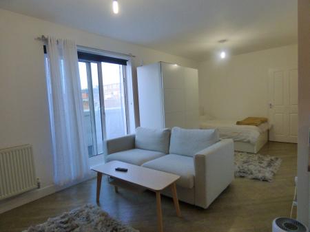 0 bedroom Studio flat to let in Brunel House, St James Road, Brentwood, CM14