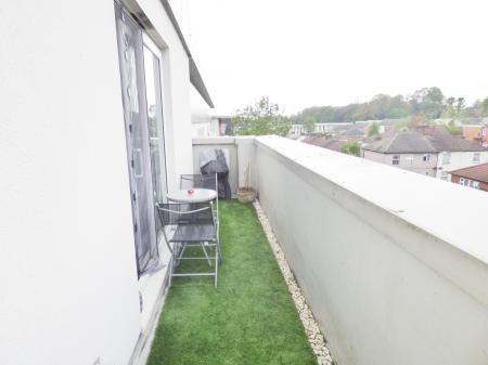 0 bedroom Studio flat to let in Brunel House, St James Road, Brentwood, CM14