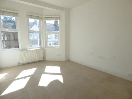 2 bedroom Flat to let in Westcliff Park Drive, Westcliff-on-Sea, SS0