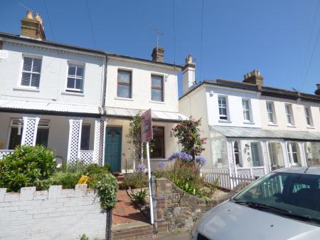 2 bedroom Flat to let in Westcliff Park Drive, Westcliff-on-Sea, SS0