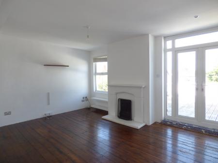 2 bedroom Flat to let in Westcliff Park Drive, Westcliff-on-Sea, SS0
