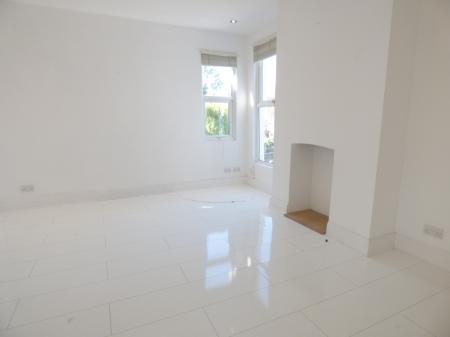 2 bedroom Flat to let in Westcliff Park Drive, Westcliff-on-Sea, SS0