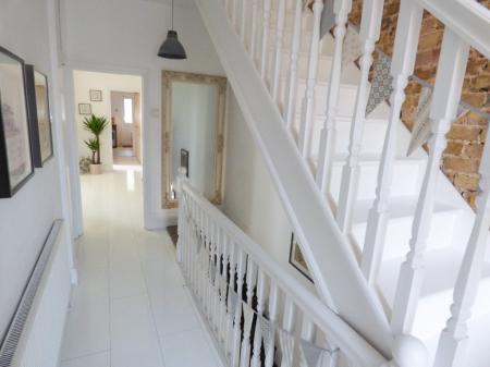 2 bedroom Flat to let in Westcliff Park Drive, Westcliff-on-Sea, SS0