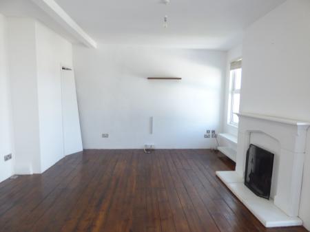 2 bedroom Flat to let in Westcliff Park Drive, Westcliff-on-Sea, SS0