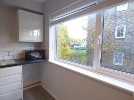 1 bedroom Flat to let in Doddinghurst Road, Brentwood, CM15