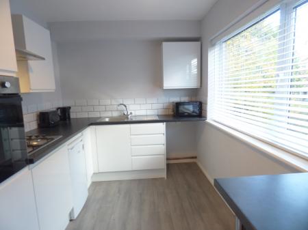 1 bedroom Flat to let in Doddinghurst Road, Brentwood, CM15