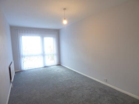 1 bedroom Flat to let in Doddinghurst Road, Brentwood, CM15