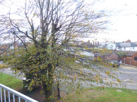 1 bedroom Flat to let in Doddinghurst Road, Brentwood, CM15