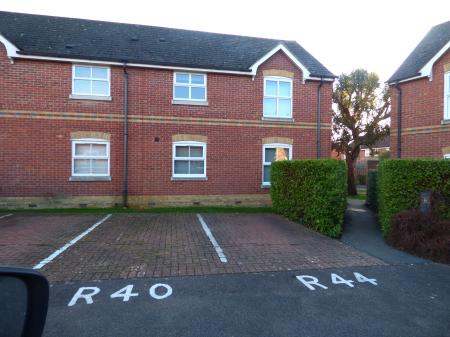 1 bedroom Ground floor maisonette to let in Napier Crescent, Wickford, SS12