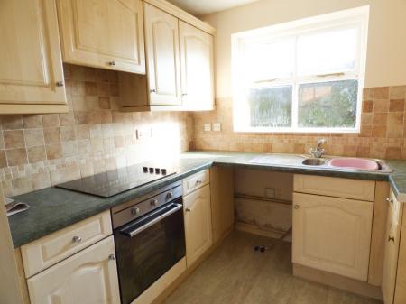 1 bedroom Ground floor maisonette to let in Napier Crescent, Wickford, SS12