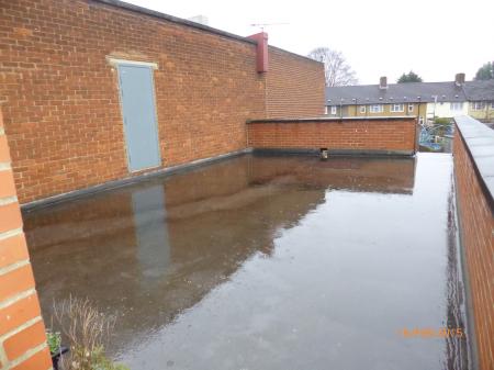 3 bedroom Flat to let in Green Lane, Dagenham, RM8
