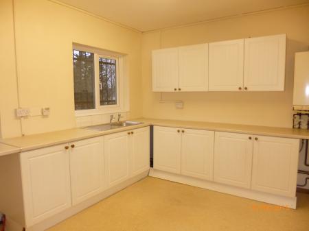 3 bedroom Flat to let in Green Lane, Dagenham, RM8