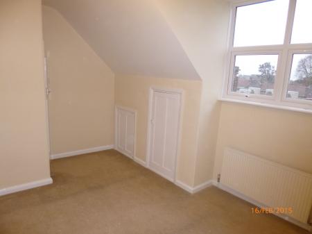 3 bedroom Flat to let in Green Lane, Dagenham, RM8