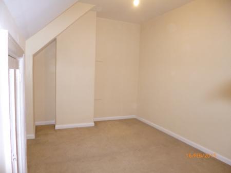 3 bedroom Flat to let in Green Lane, Dagenham, RM8