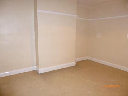 3 bedroom Flat to let in Green Lane, Dagenham, RM8