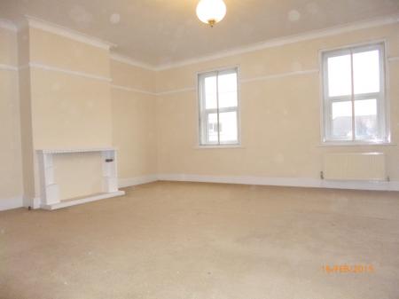 3 bedroom Flat to let in Green Lane, Dagenham, RM8