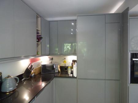 3 bedroom Semi-detached house to let in Wingrave Crescent, Brentwood, CM14