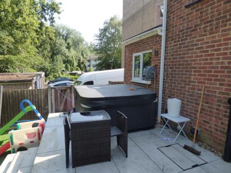 3 bedroom Semi-detached house to let in Wingrave Crescent, Brentwood, CM14