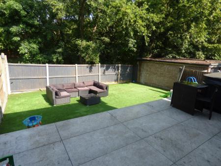 3 bedroom Semi-detached house to let in Wingrave Crescent, Brentwood, CM14
