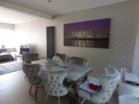 3 bedroom Semi-detached house to let in Wingrave Crescent, Brentwood, CM14
