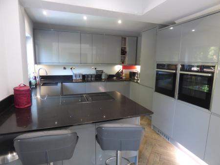 3 bedroom Semi-detached house to let in Wingrave Crescent, Brentwood, CM14