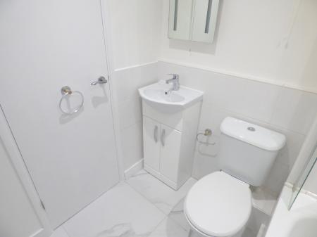 1 bedroom Studio flat to let in Marlborough Way, Billericay, CM12